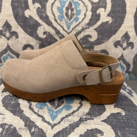 White Mountain Suede Clogs Women’s 8 - Picture 3 of 7